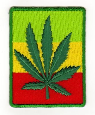 af57★Hemp Leaf Reggae Cannabis Patch Iron-On Applique 6 x 8 cm