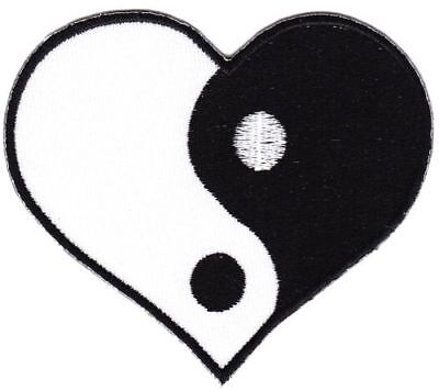 bf66★Yin Yang Herz Aufnäher aufbügeln Bügelbild Applikation Patch 8,3 x 7,3 cm