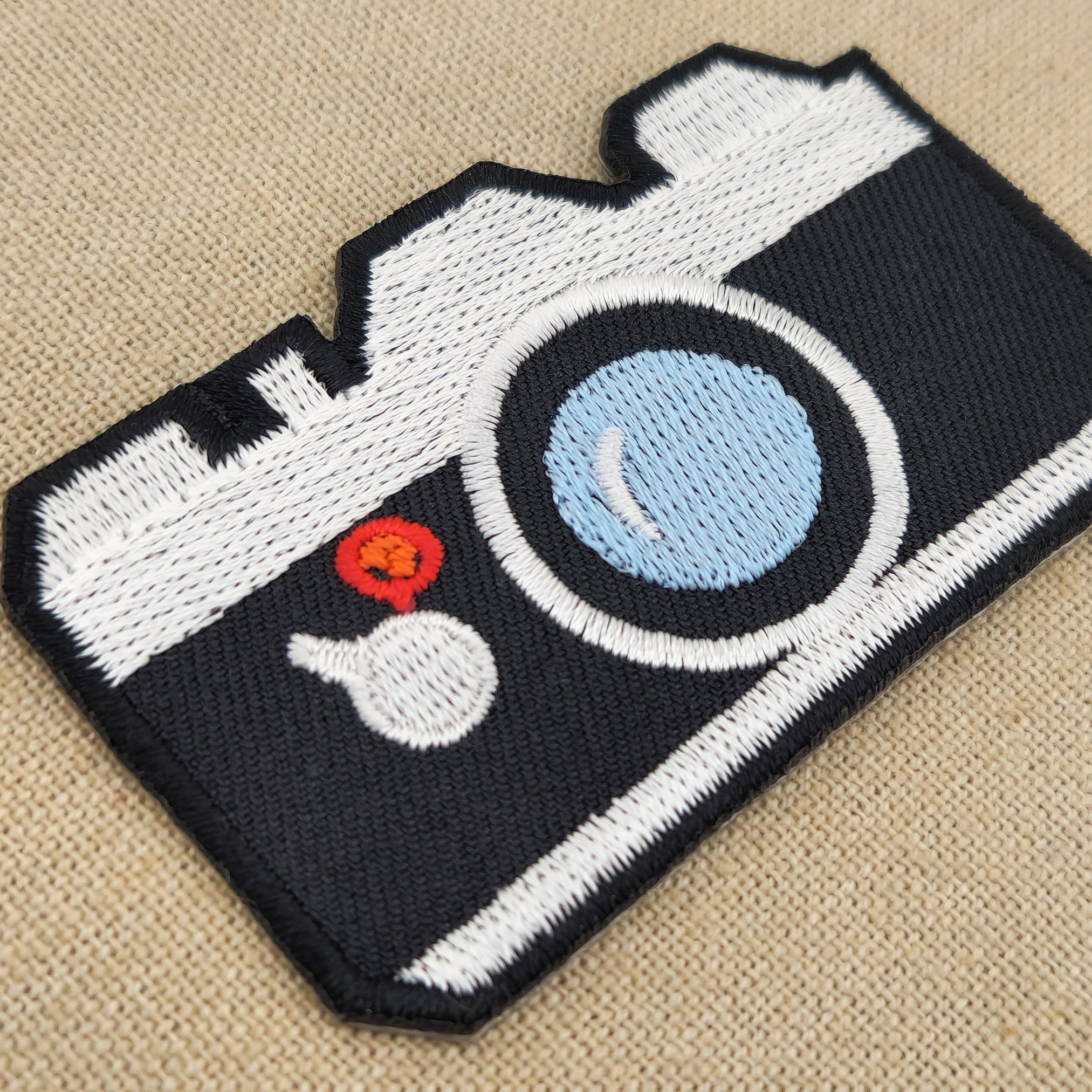#aa83 Kamera Gestickt Aufnäher Bügelbild Applikation Patch Größe 7,2 x 4,3 cm - 0