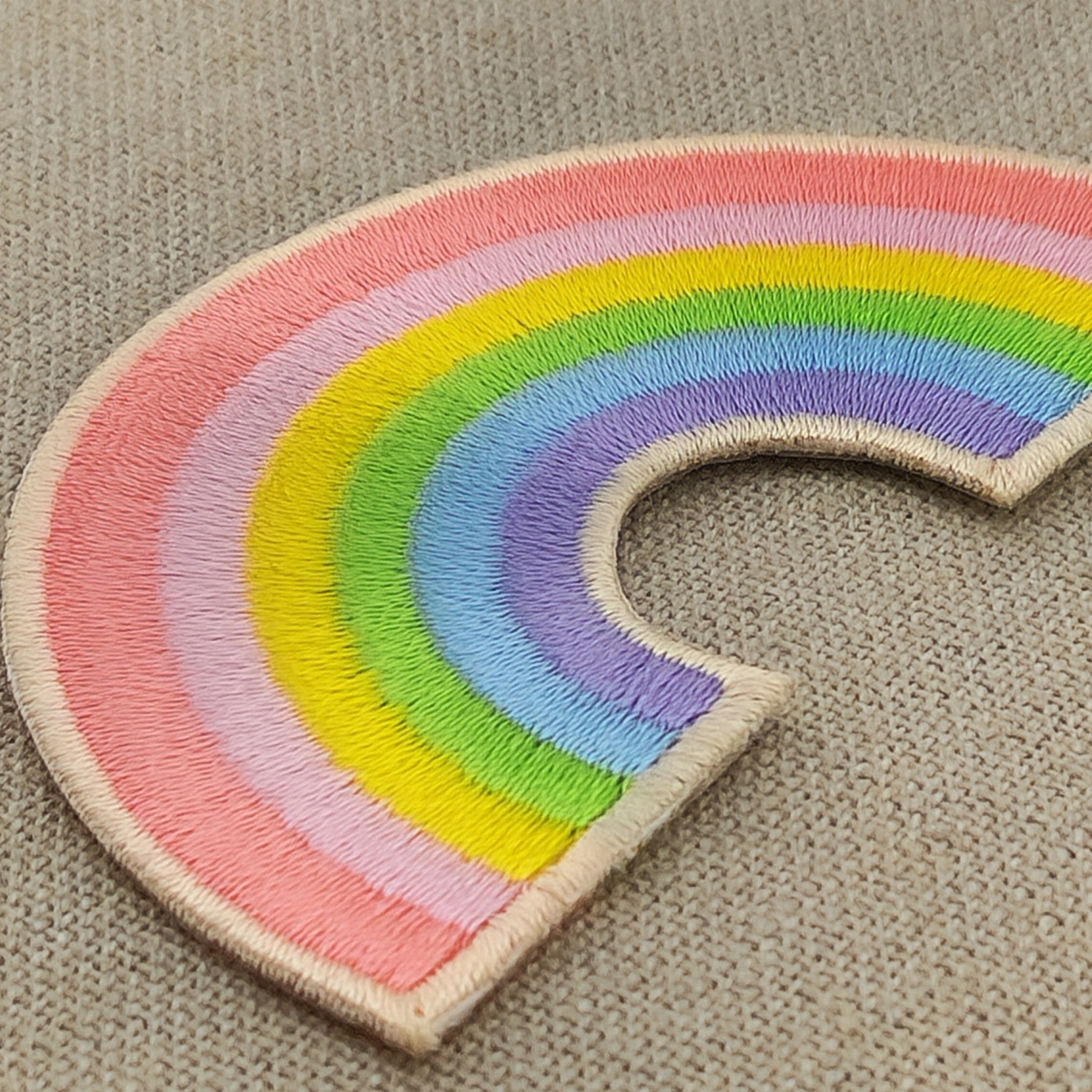 Regenbogen Aufnäher Nahaufnahme