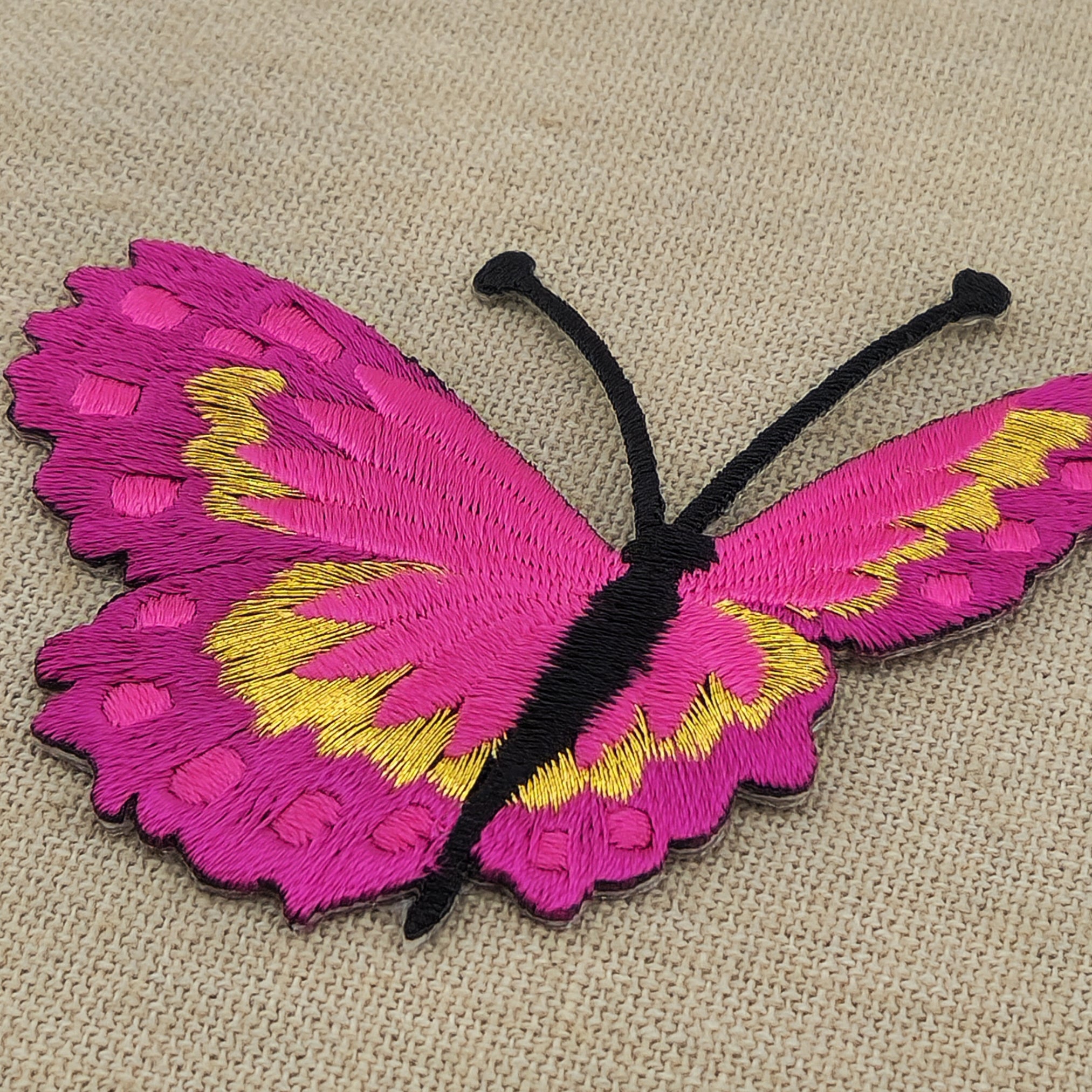 #ae62 Schmetterling Pink Violett Aufnäher Butterfly Applikation Bügelbild Flicken Patch Größe 7,1 x 7,0 cm - 0