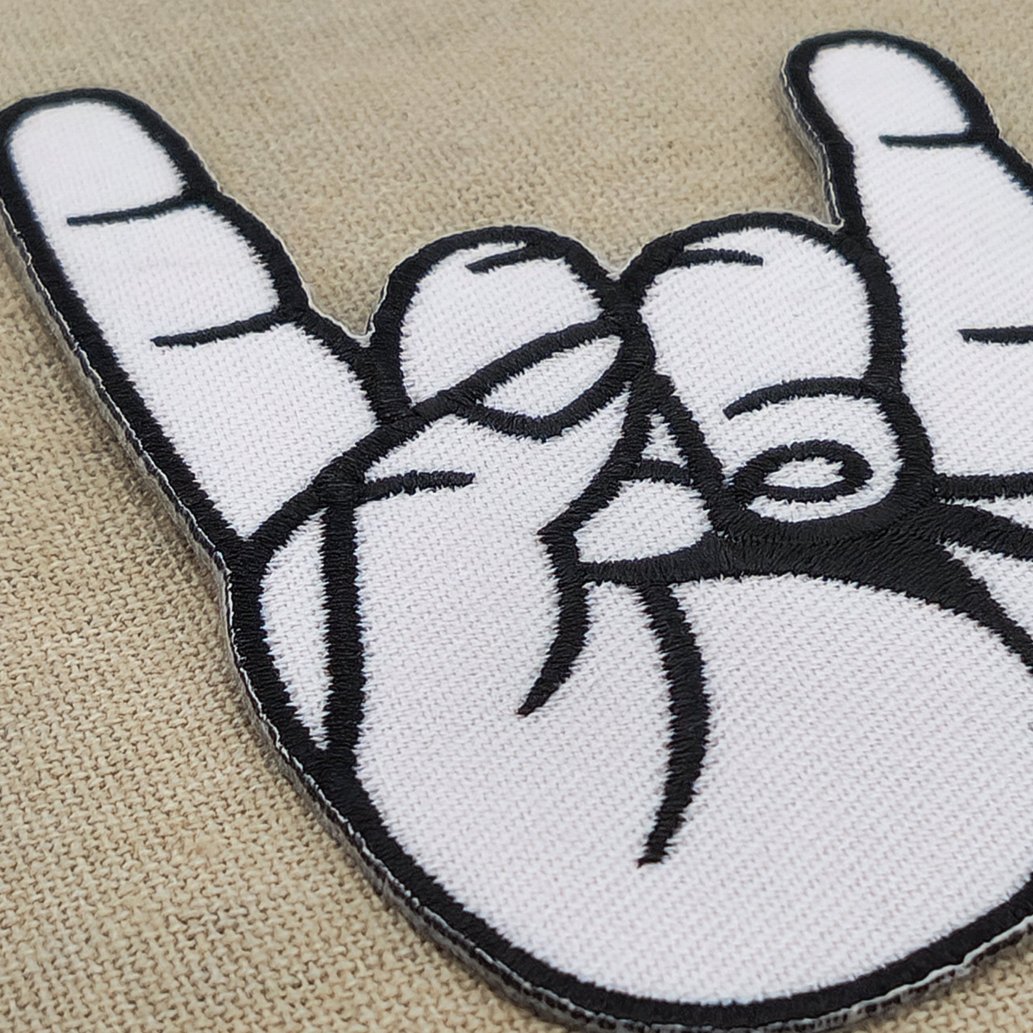 #be31 Mano Cornuta Metal Hand Weiß Rock Aufnäher Bügelbild Applikation Patch Größe 6,3 x 10,0 cm - 0