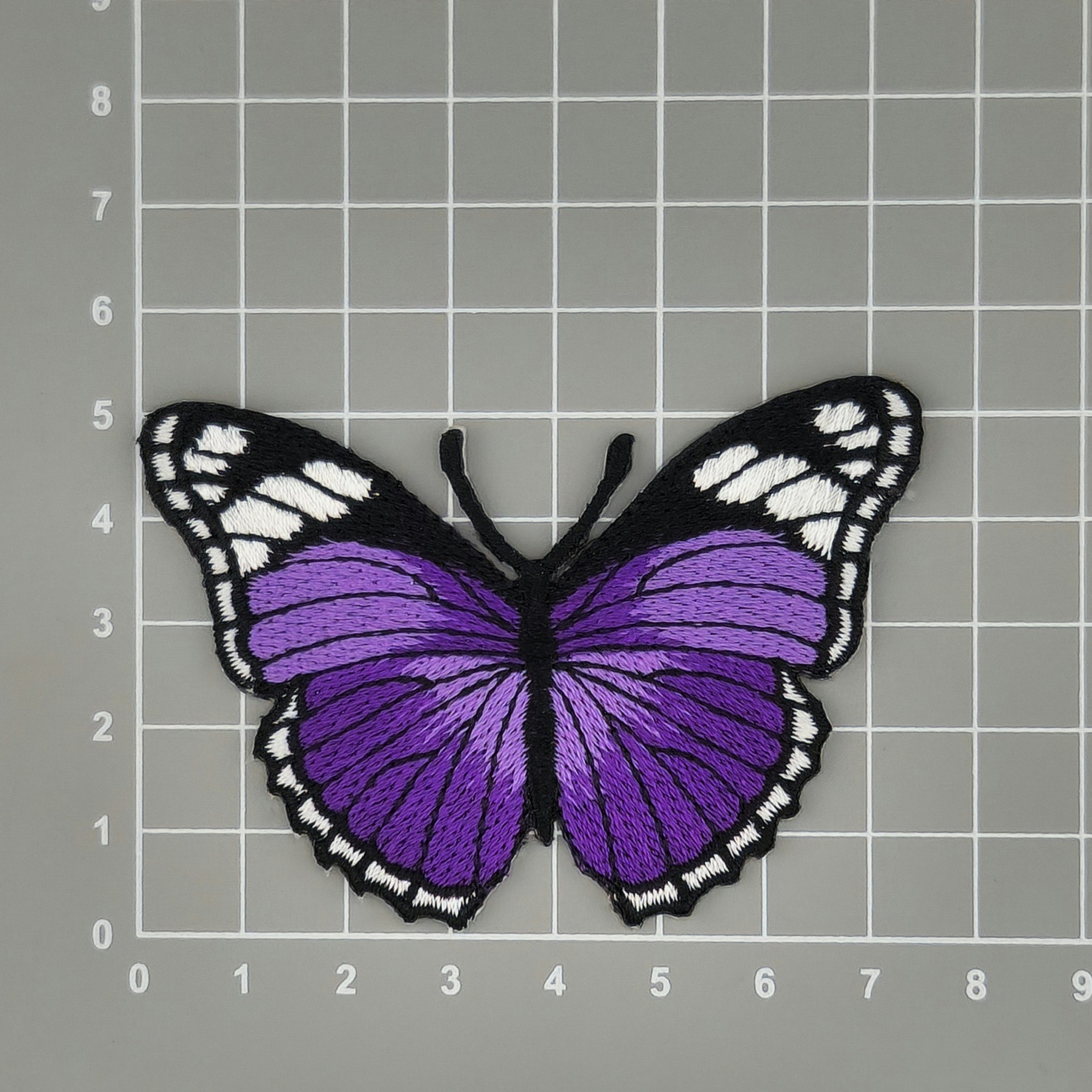 #ae13 Schmetterling Lila Aufnäher Butterfly Applikation Bügelbild Flicken Kinder Patch Größe 7,5 x 5,0 cm